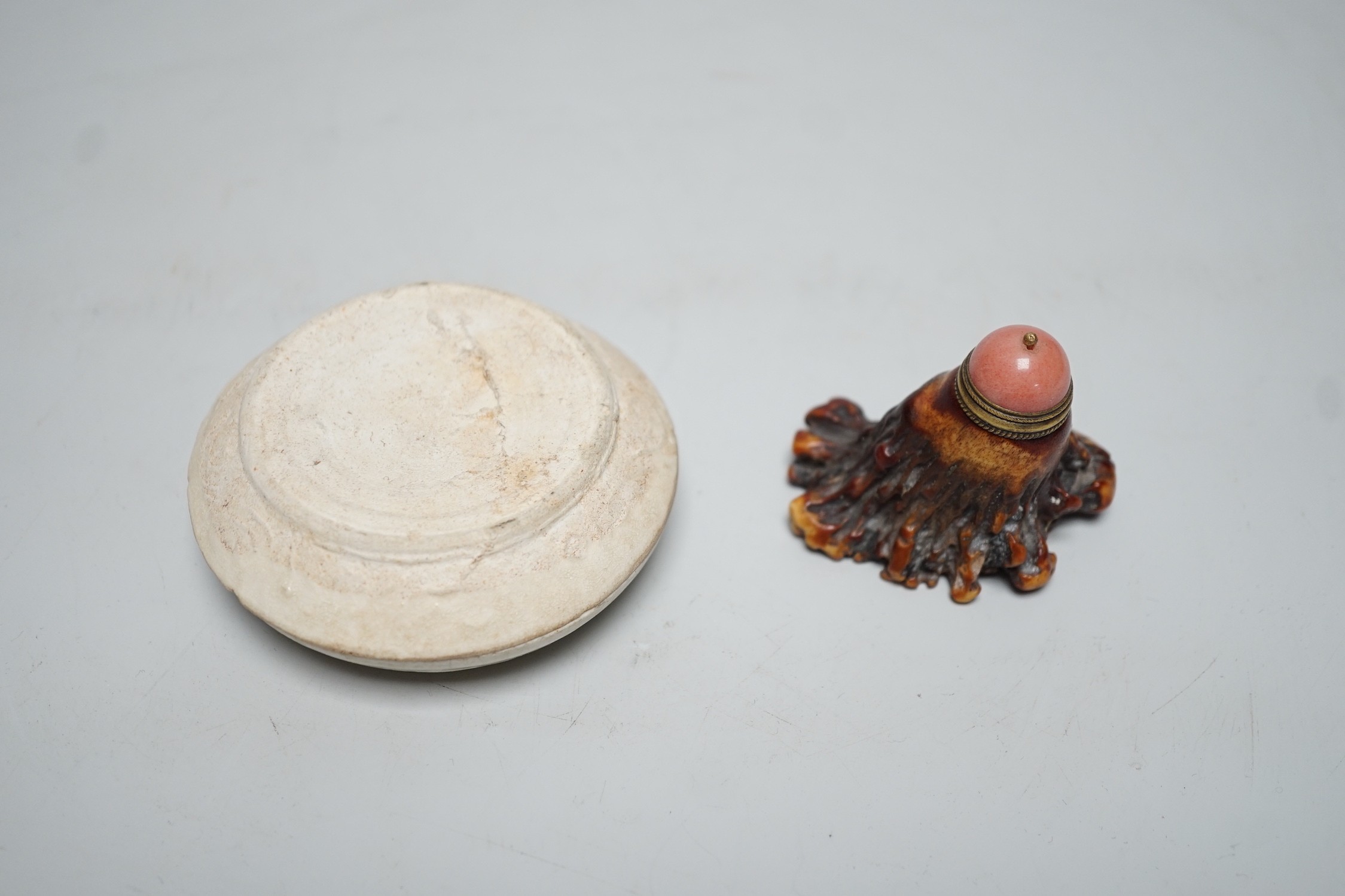 A Chinese box and cover, Fujian kilns, Yuan dynasty, 8cm together with a stag antler snuff bottle